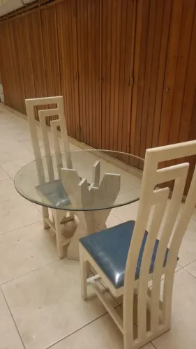 Mesa Redonda com Base em Mármore + 2 Cadeiras + 2 Tampos de Vidro