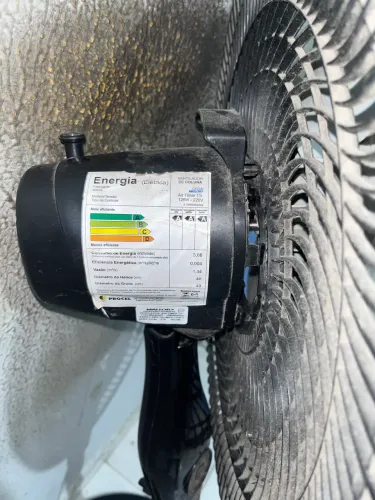 Ventilador de Coluna com Timer Usado Funcionando