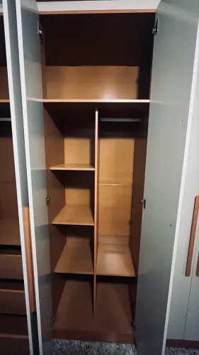 Oportunidade incrível! Guarda-roupa em EXCELENTE estado.