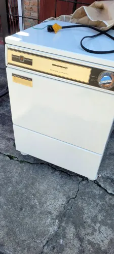 Secadora Brastemp antiga.