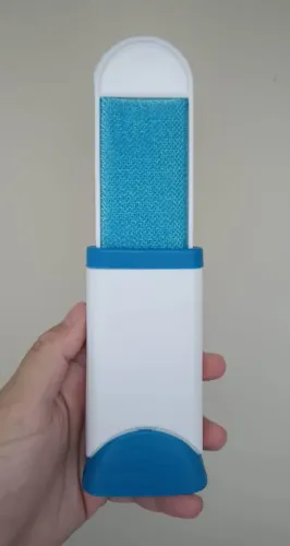 Escova Mágica Removedora Tira Pelos Portátil Pet Roupa Cães Gato Cor Azul