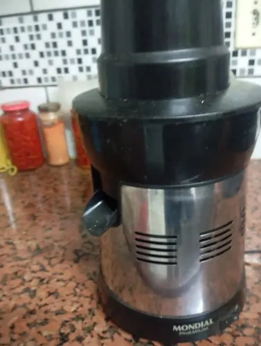 Espremedor de frutas e liquidificador 