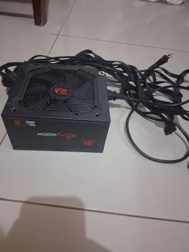 Fonte redragon rgps -600w ela liga no clip normal  so n sei se está totalmente boa
