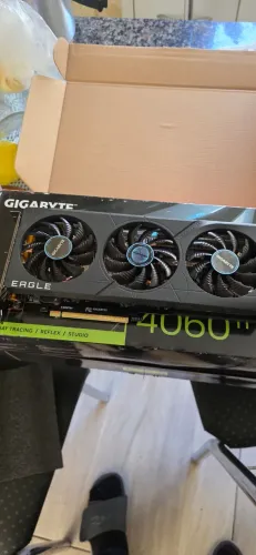 NVIDIA GeForce RTX 4060 Ti 8GB Gigabyte Eagle OC - Impecável