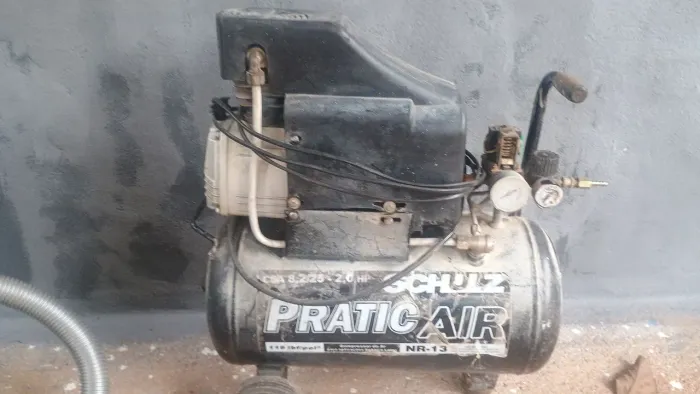 Vendo um compressor 