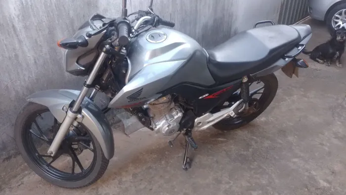 Vendo 160 muito conservada