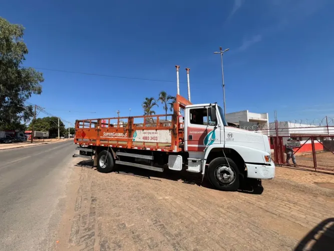 Mercedes Bens Atron 1319
