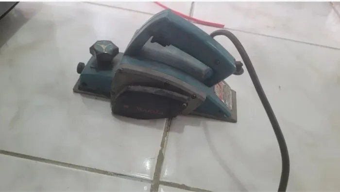 Plaina Elétrica Makita M1902B 580W - Profissional (Usada)