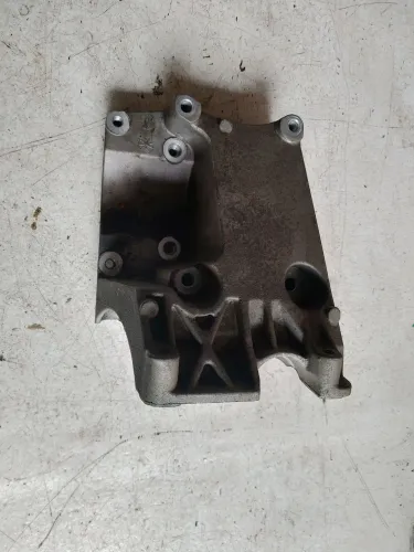 Suporte do compressor Ford Focus 2011 1.6