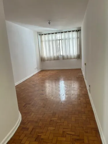 Apto espaçoso próximo ao metro São Joaquim