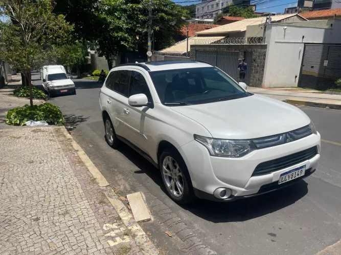Mitsubishi Outlander 2.0 16V 160cv Aut. 2014