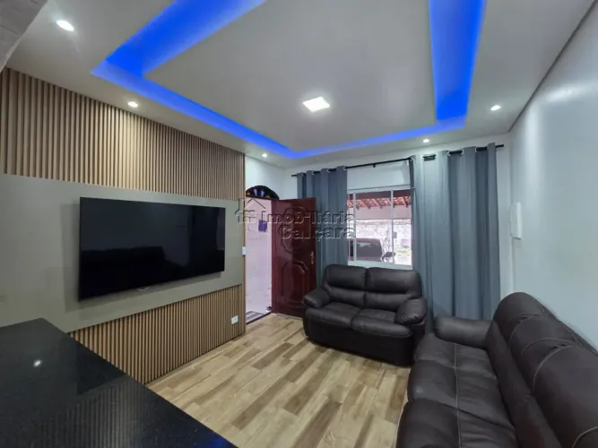 Casa com PISCINA á 400 metros da praia no Caiçara!