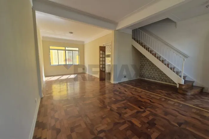 Casa para locação com 3 dormitórios, 2 banheiros, 1 edícula, 1 vaga de garagem na Aclimaçã