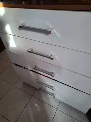 Vendo cômoda, mesa cabeceira, mesa de vidro com 6 cadeiras e buffet de madeirae 