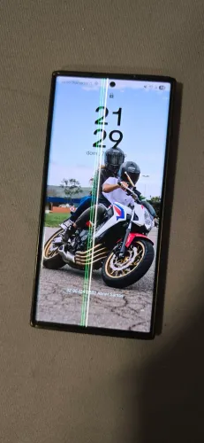 Samsung Galaxy S22 Ultra (Detalhe na tela)