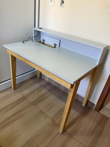 Mesa escritório MDF + madeira nos pés (super nova) 