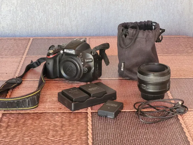 Camera DSLR Camera D5100 + lente 50mm 1.8