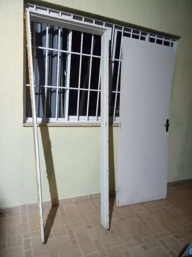 Porta Interna 80 cm com Batente, Dobradiças, Fechadura e Chave 