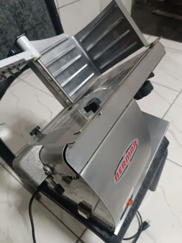 Cortador de Frios Bermar semi nova
