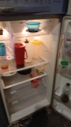 Vende se geladeira