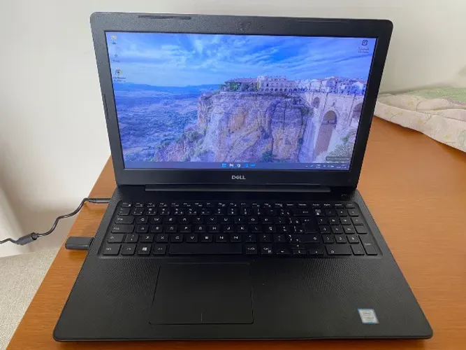 Dell Inspiron 15 i7 8ª Ger - 8GB RAM - SSD 250GB (Rápido!)