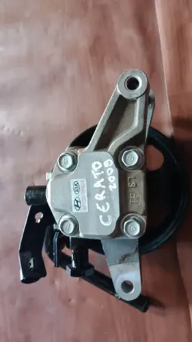 Bomba da direção hidráulica Kia Cerato ano 2008.