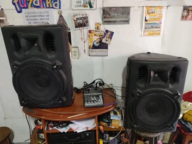 Caixas de som csr4000A