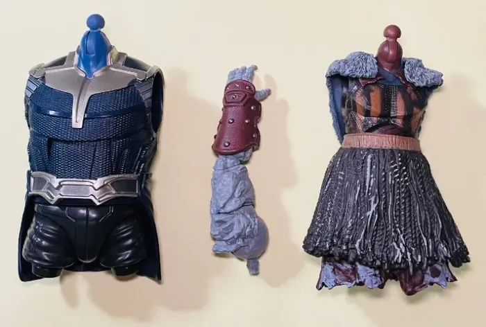 Marvel Legends Lote Tronco do Thanos + Tronco do Mbaku + Braço Esquerdo do Korg p/ custom