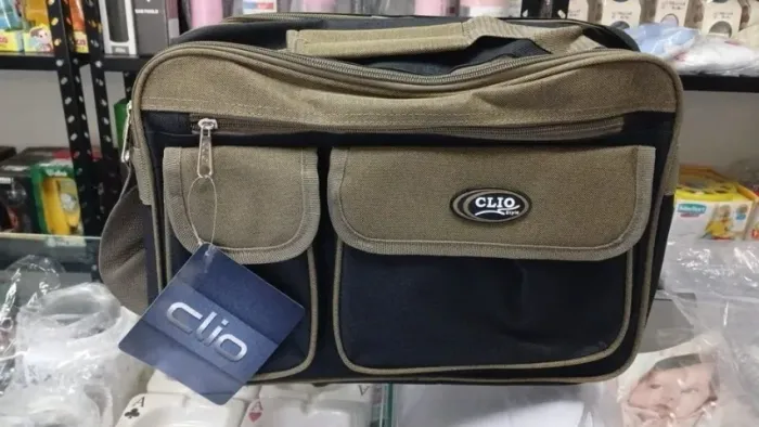 Bolsa de Mão Tipo Carteiro Alça 03 Ziperes + 02 Bolsos