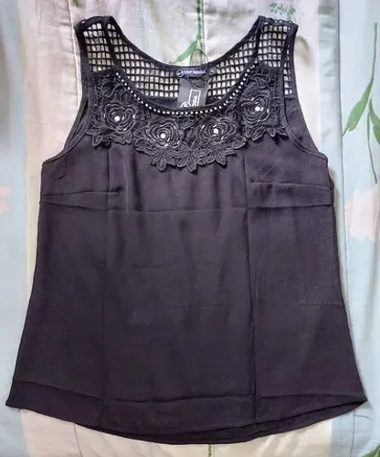 Camisetas em viscose com bordados - Tam. P Novas