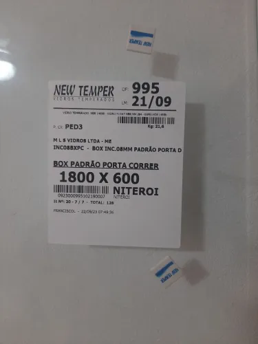 Porta de box, vidro temperado, novo 1,80cm X 60cm,  nunca foi usado 
