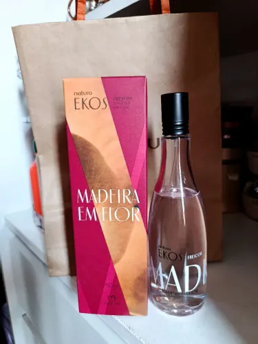 Perfume madeira flor Natura 