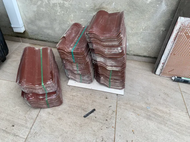 80 telhas esmaltadas bordo