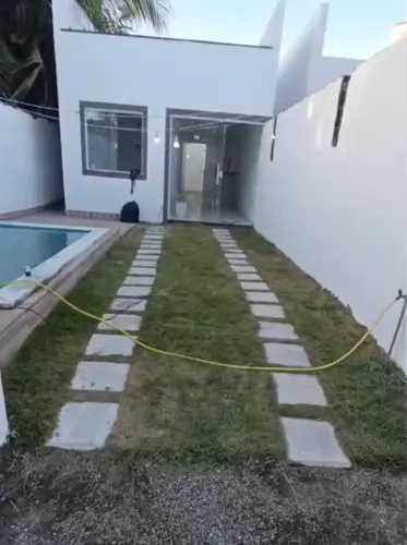 Casa com piscina em Arembepe (90% concluída).