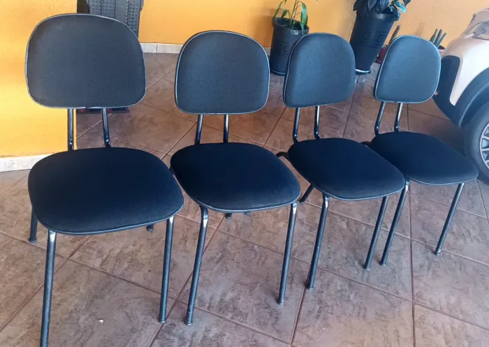 Cadeiras de escritório pretas confortáveis