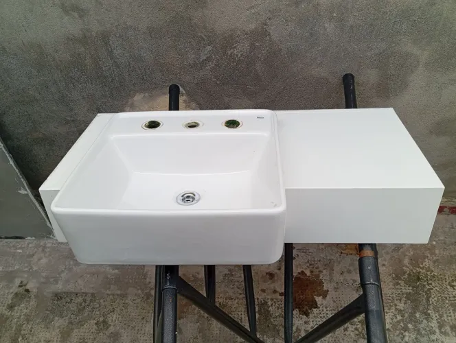 Cuba para banheiro com bancada em Quartzo Branco novo.