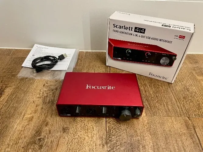 即発送 Focusrite scarlett 4i4 未使用 focusrite scarlett 4i4