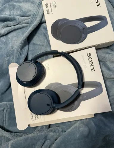 Fone de ouvido Sony CH720N seminovo, azul escuro