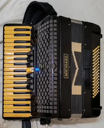 Sanfona acordeon Michael 80 baixos eletrificad