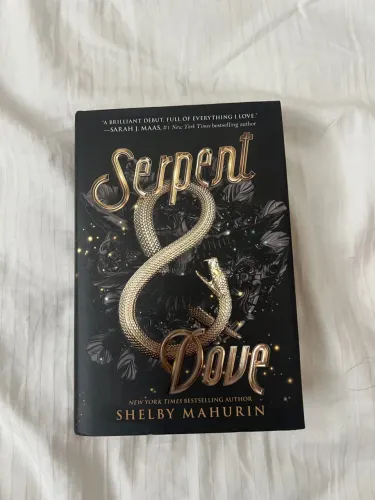 Serpent & Dove - Shelby Mahurin