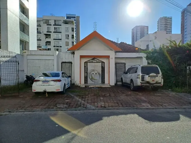 CASA COMERCIAL NA MADALENA (EXCELENTE LOCALIZAÇÃO) 350 M2 DE TERRENO E 185 M2 DE ÁREA CONS