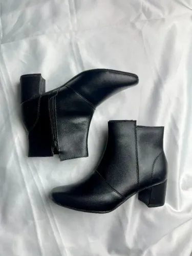 Oferta! Bota Bico Fino Coturno Feminino Cano Curto Salto Confortável