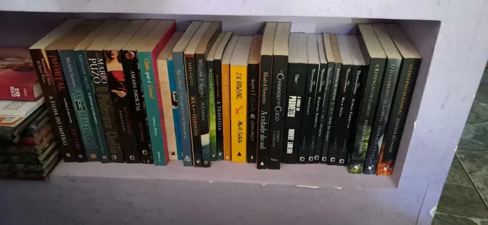 Livros de diversos gêneros