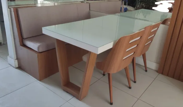 Conjunto de Mesa com Sofá/Assento <br>
