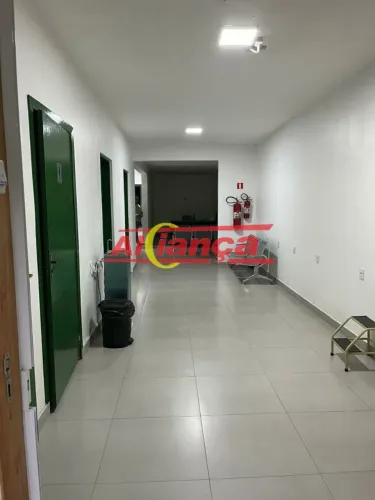 Sobrado comercial para alugar com 8 salas + 2 salões, 2 vagas - Jd. Presidente Dutra - Gua
