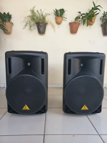 Caixa de Som Behringer B215XL