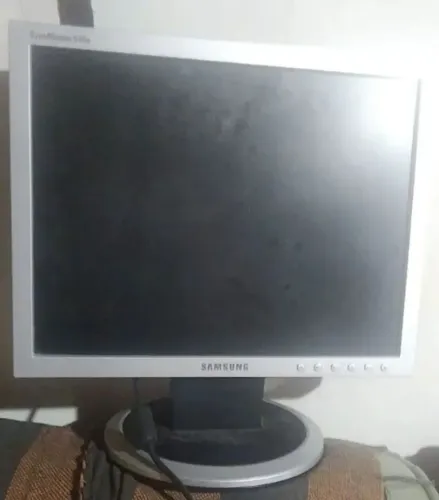 Kit com 2 monitores