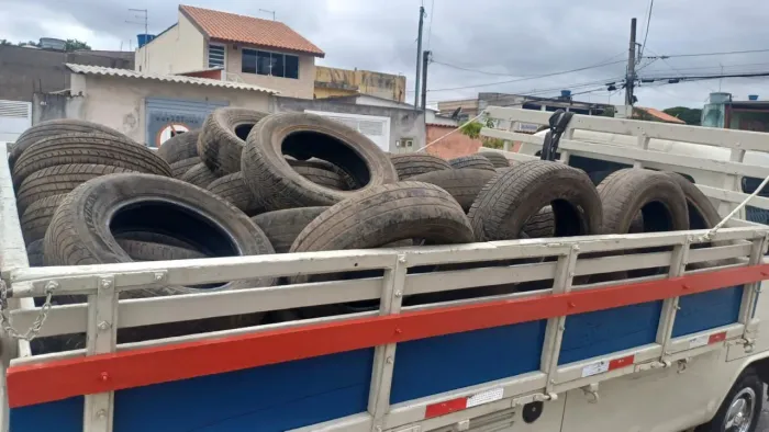 fretes , mudancas , retiradas de entulhos, e moveis velhos etc...