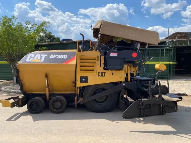 Vibroacabadora Caterpillar AP300