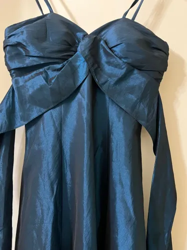 Vestido de festa azul elegante